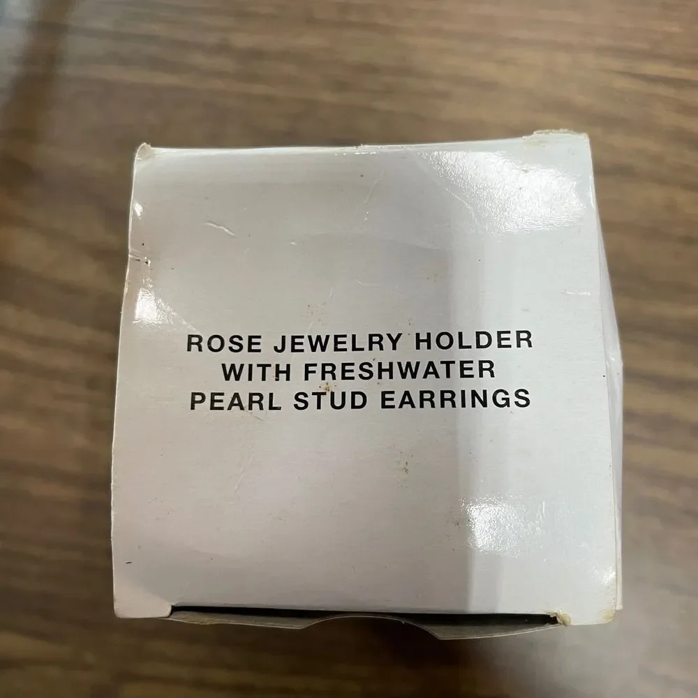 Avon Red Rose Velvet Ring Earring‎ Jewelry Box Valentine's Day Gift